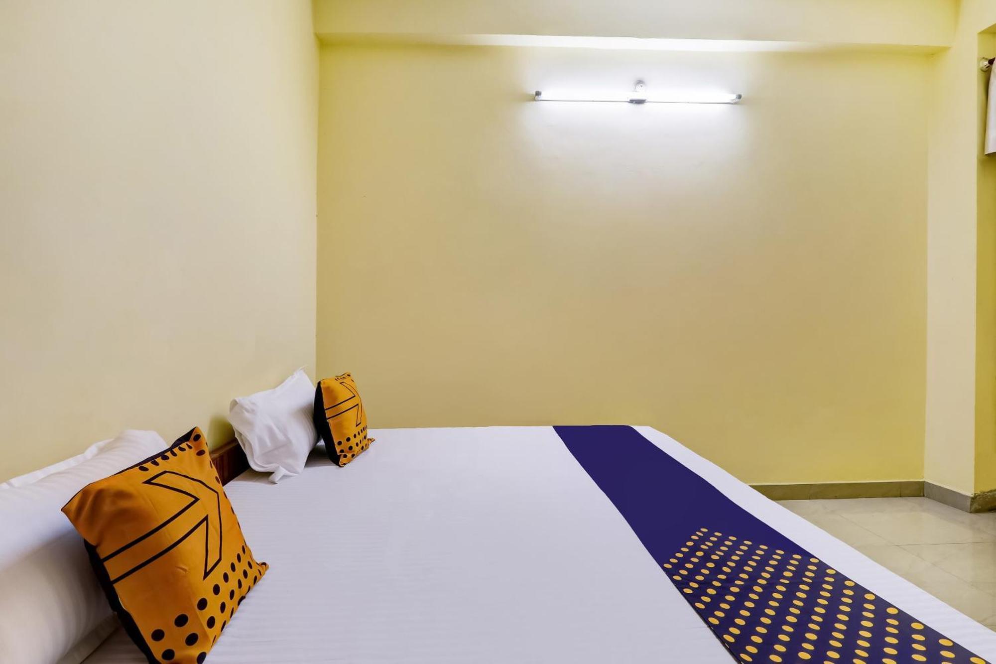 Spot On Ganpati Palace لاكناو المظهر الخارجي الصورة