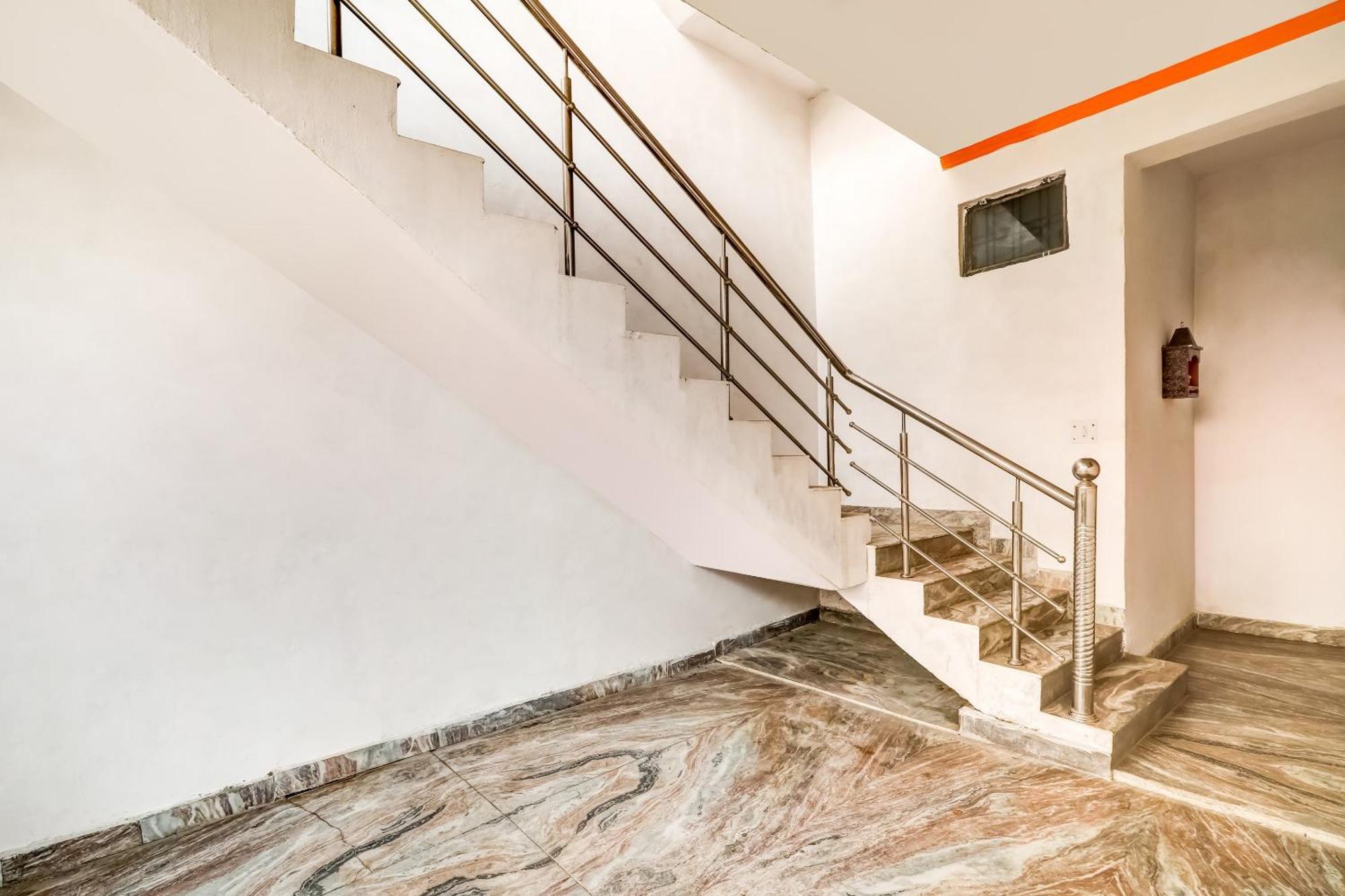 Spot On Ganpati Palace لاكناو المظهر الخارجي الصورة